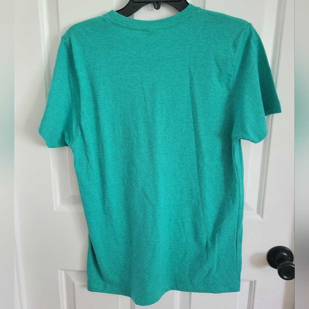 Disney Peter Pan "I’m So Fly I Neverland" Shirt Green Size Small NEW - Picture 4 of 4